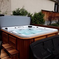 4-person hot tub